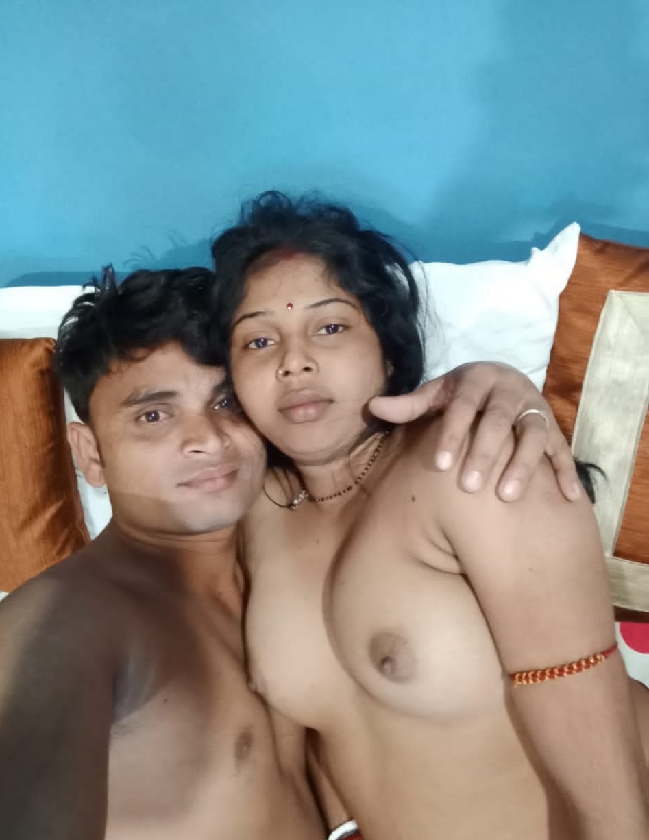 Desi couple topless foreplay homemade photos 6