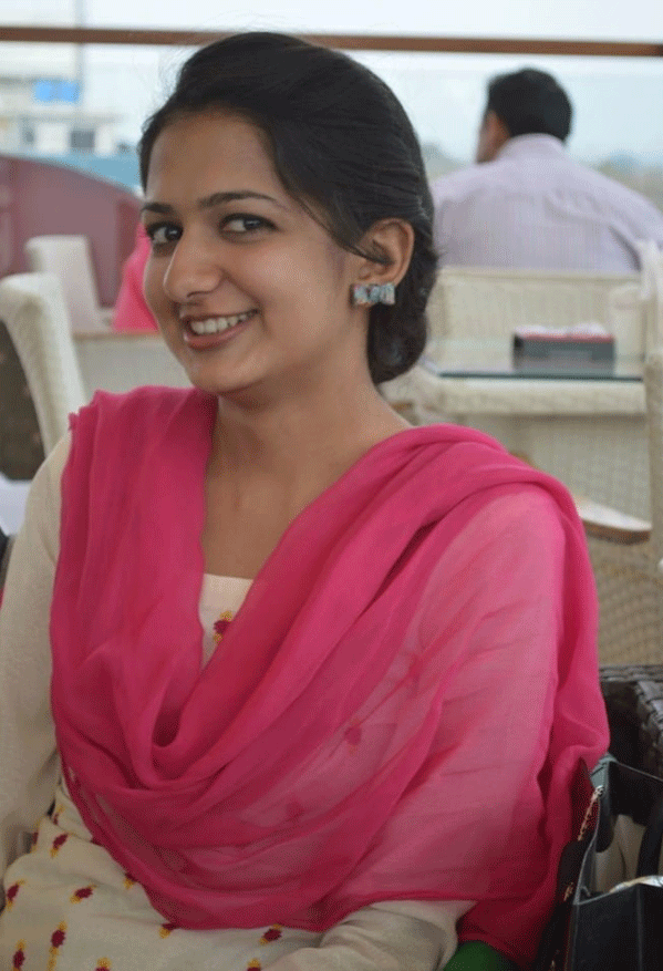 Desi cute babe exposed nude photos online 1