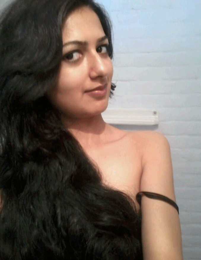 Desi cute babe exposed nude photos online 4