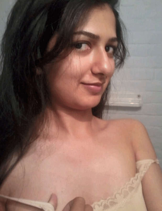 Desi cute babe exposed nude photos online 6
