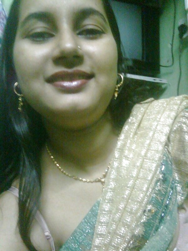 Desi cute girl nude pics of pussy 5