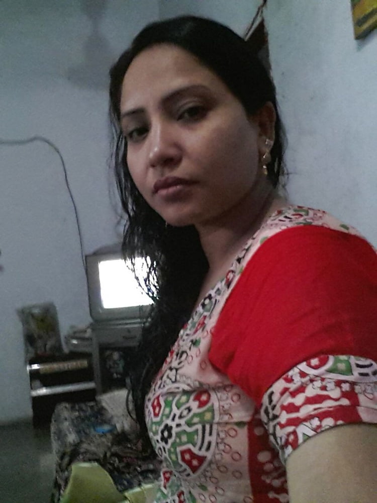 Desi Dehati wife with huge tits and fat pussy on display 7