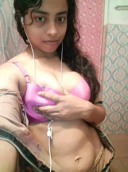 Desi GF nude photos exposed on the net by her lover 1