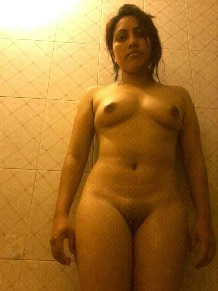 Desi GF nude pics 12