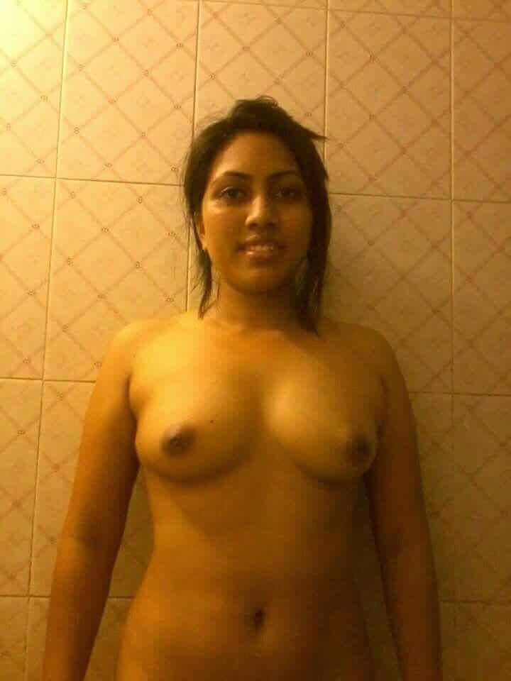 Desi GF nude pics 7