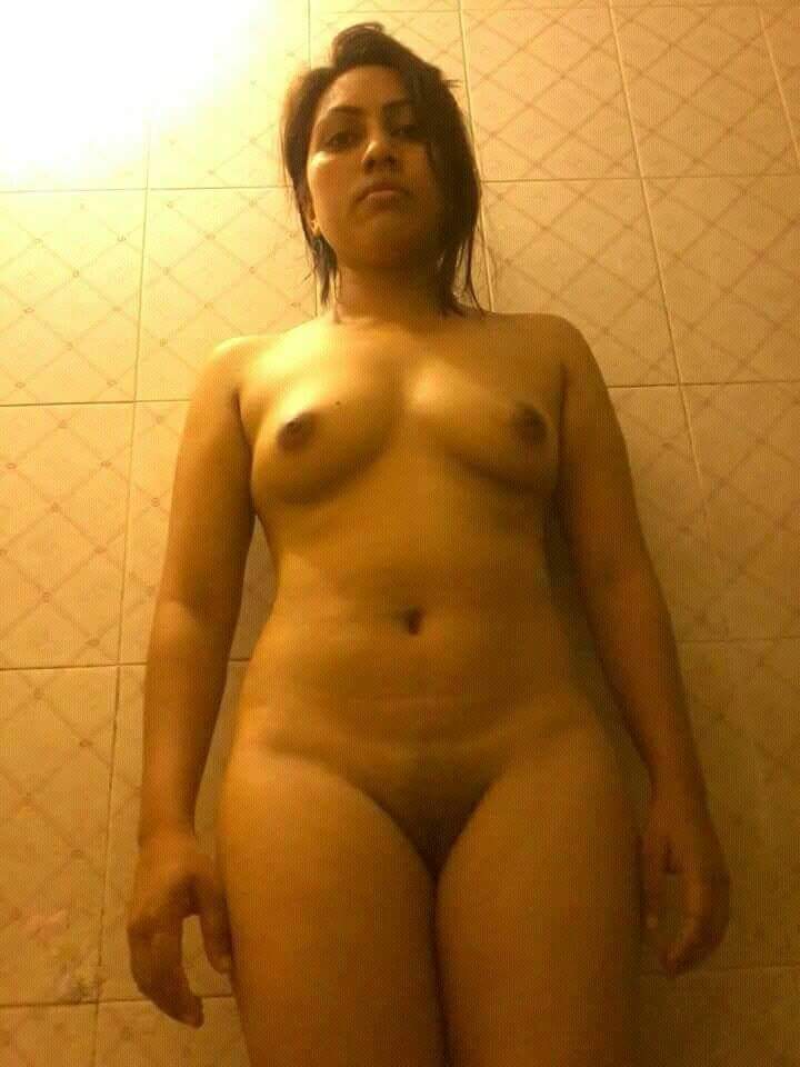Desi GF nude pics 8