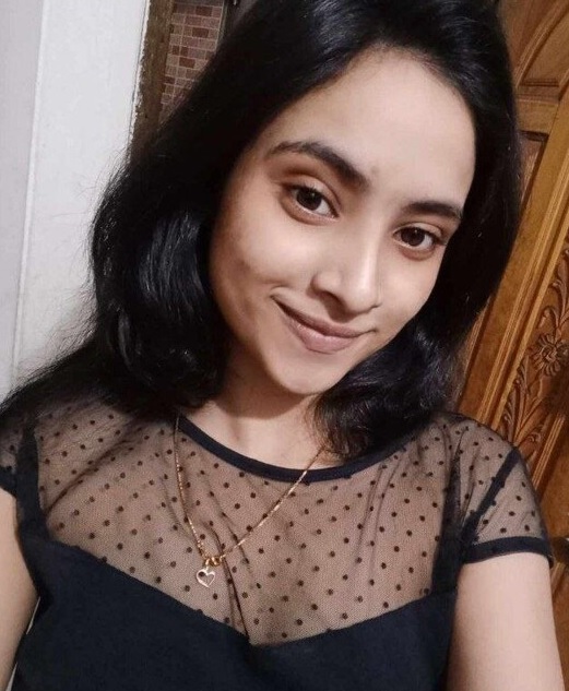 Desi girl big booty and round boobs showing exclusive pics 1