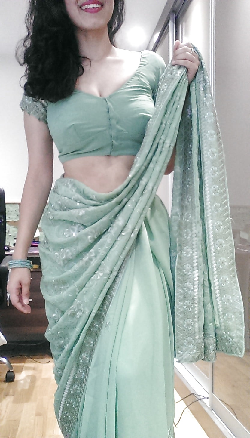 Desi girl in saree nude photoshoot 1