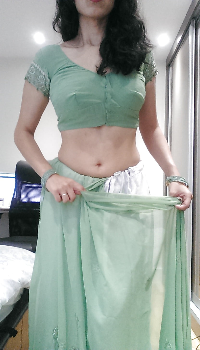 Desi girl in saree nude photoshoot 5