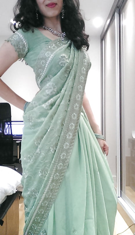 Desi girl in saree nude photoshoot 6