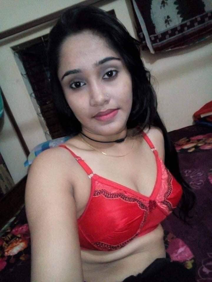 Desi girl naked pics for your sexual arousal 4