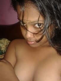 Desi girl nude photos of Desi teen exposing her topless body 1
