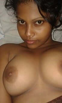 Desi girl nude photos of Desi teen exposing her topless body 4