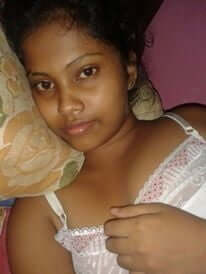 Desi girl nude photos of Desi teen exposing her topless body 9