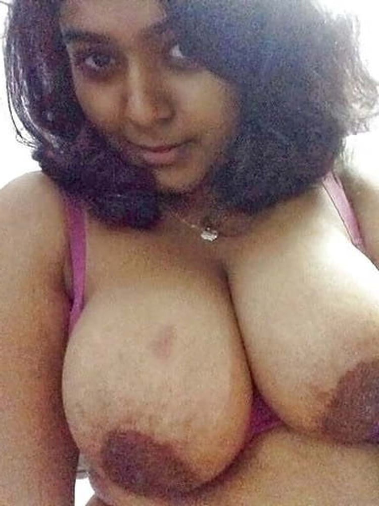 Desi girl showing her big tits 4