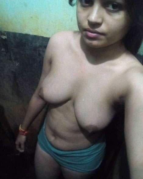 Desi hot girlfriend leaked nudes 4