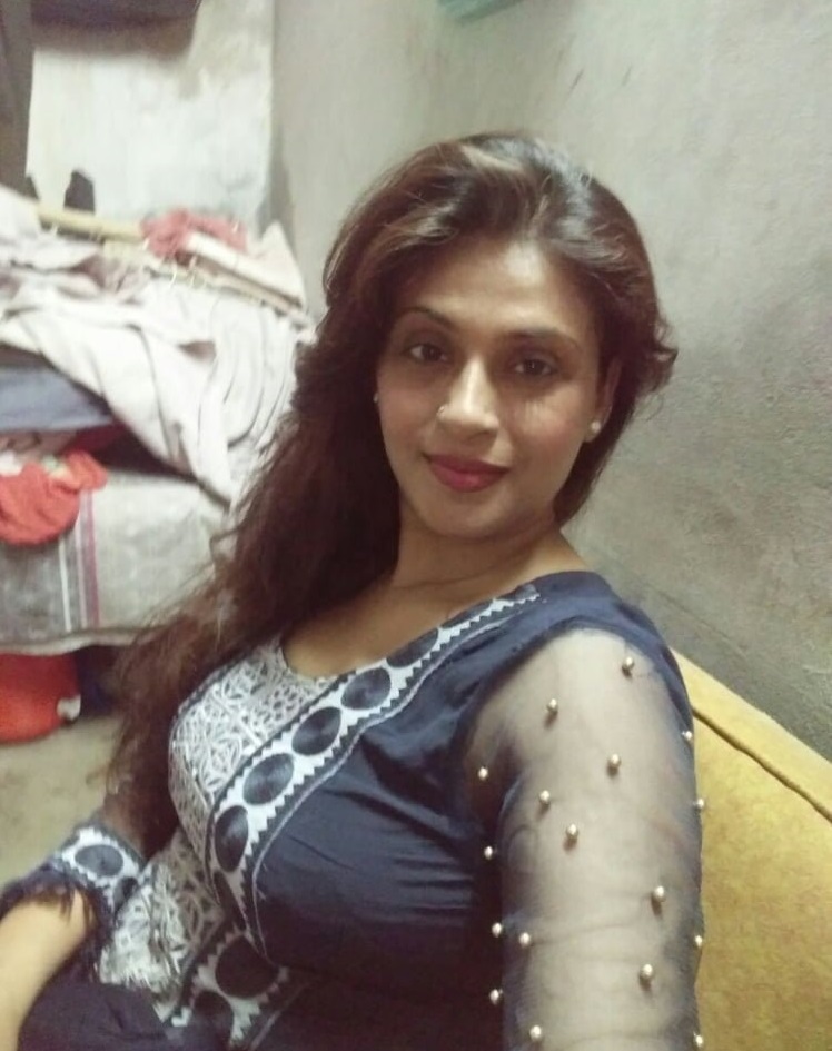 Desi housewife big boobs and nude pussy pics 3