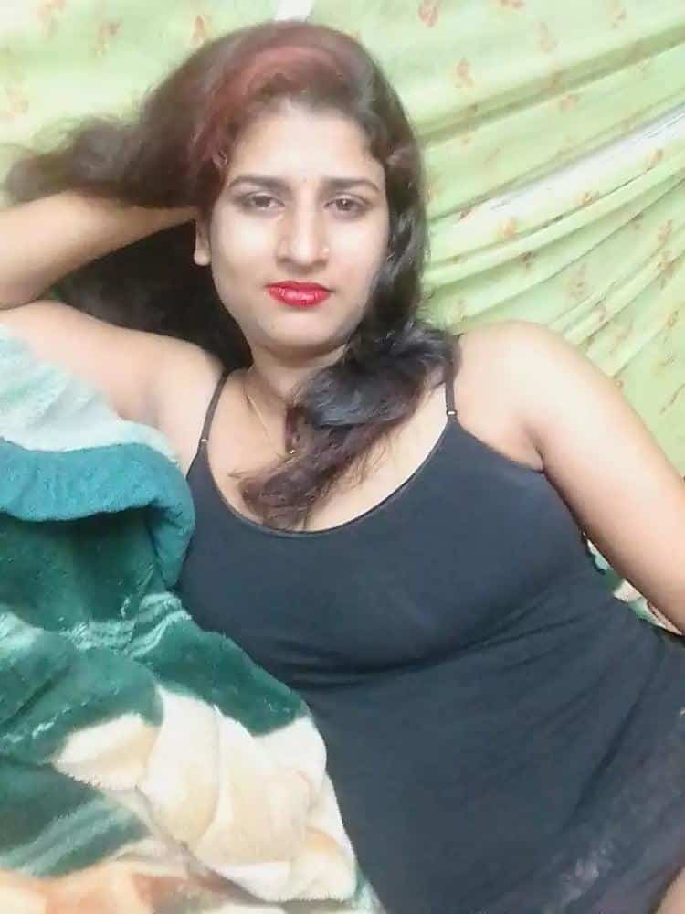 Desi housewife nude photos looks stunning hot 5