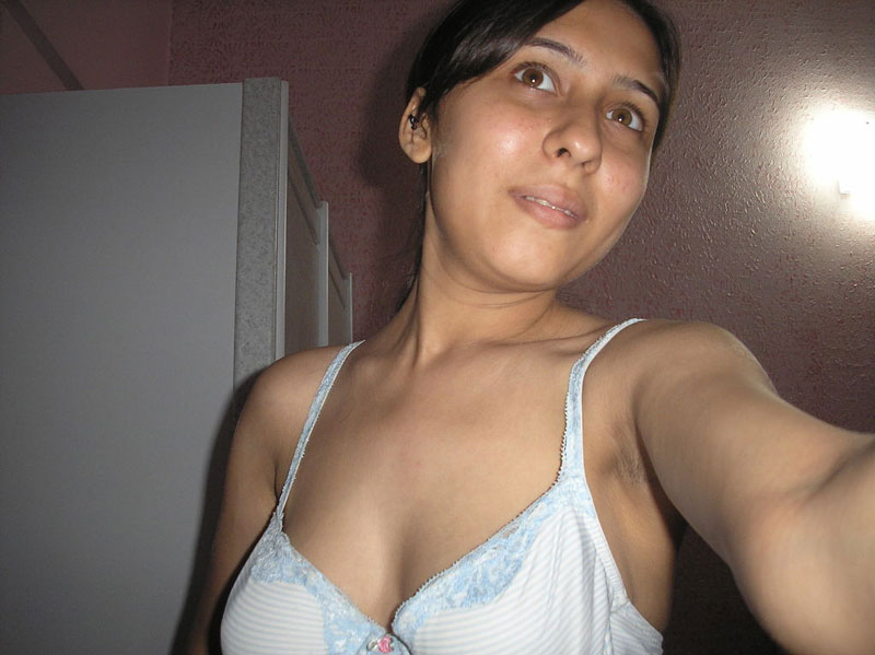 Desi Indian girl Ambika nude photos leaked online 6