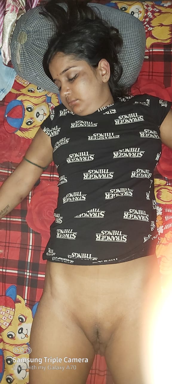 Desi Indian pussy pics shot with Galaxy A70 3