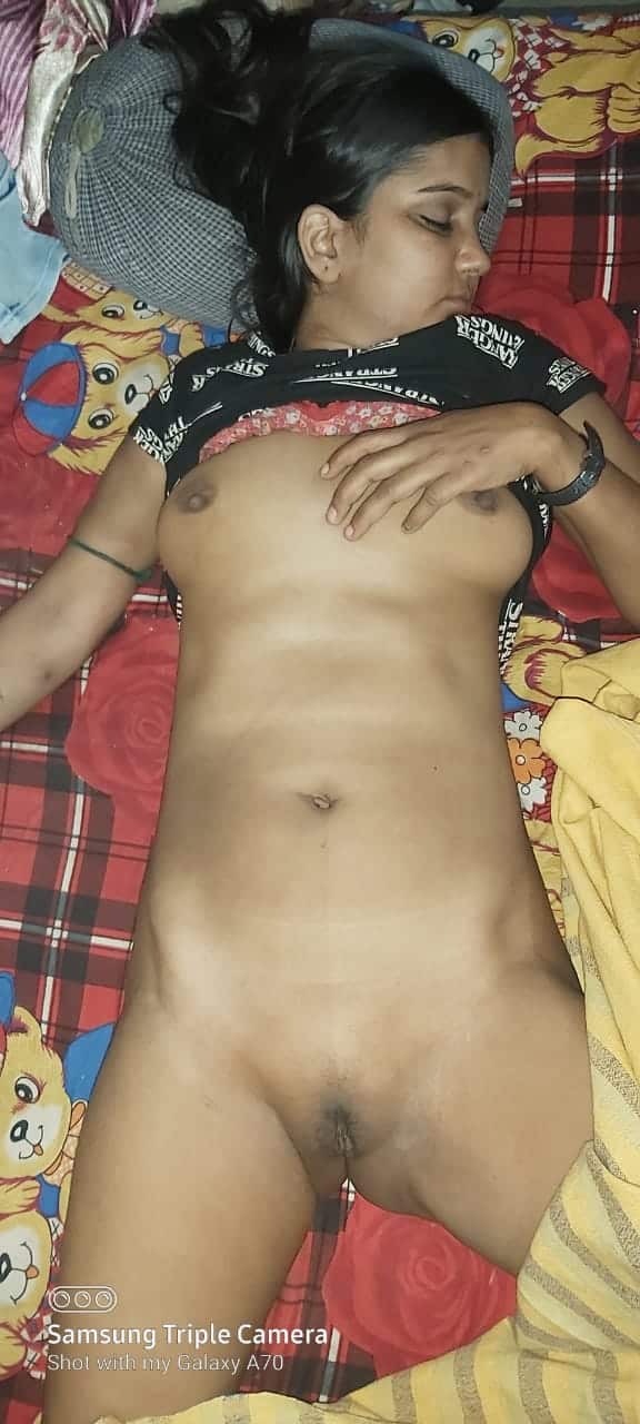 Desi Indian pussy pics shot with Galaxy A70 4
