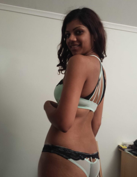 Desi juicy tits exposing girl from Bengaluru 2