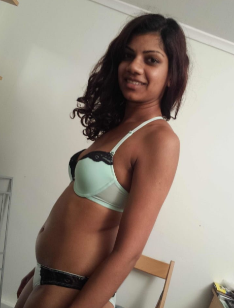 Desi juicy tits exposing girl from Bengaluru 4