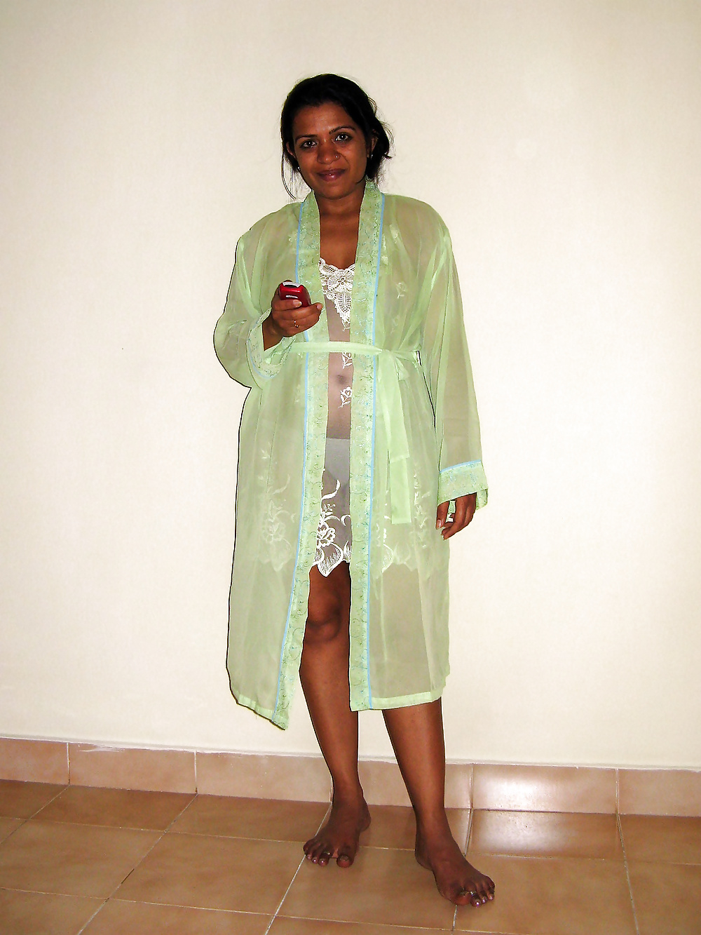 Desi MILF bhabhi exposing her hot hairy pussy on cam 3