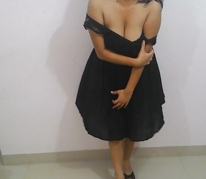 Desi MILF lingerie sex pics teasing her secret hubby 8