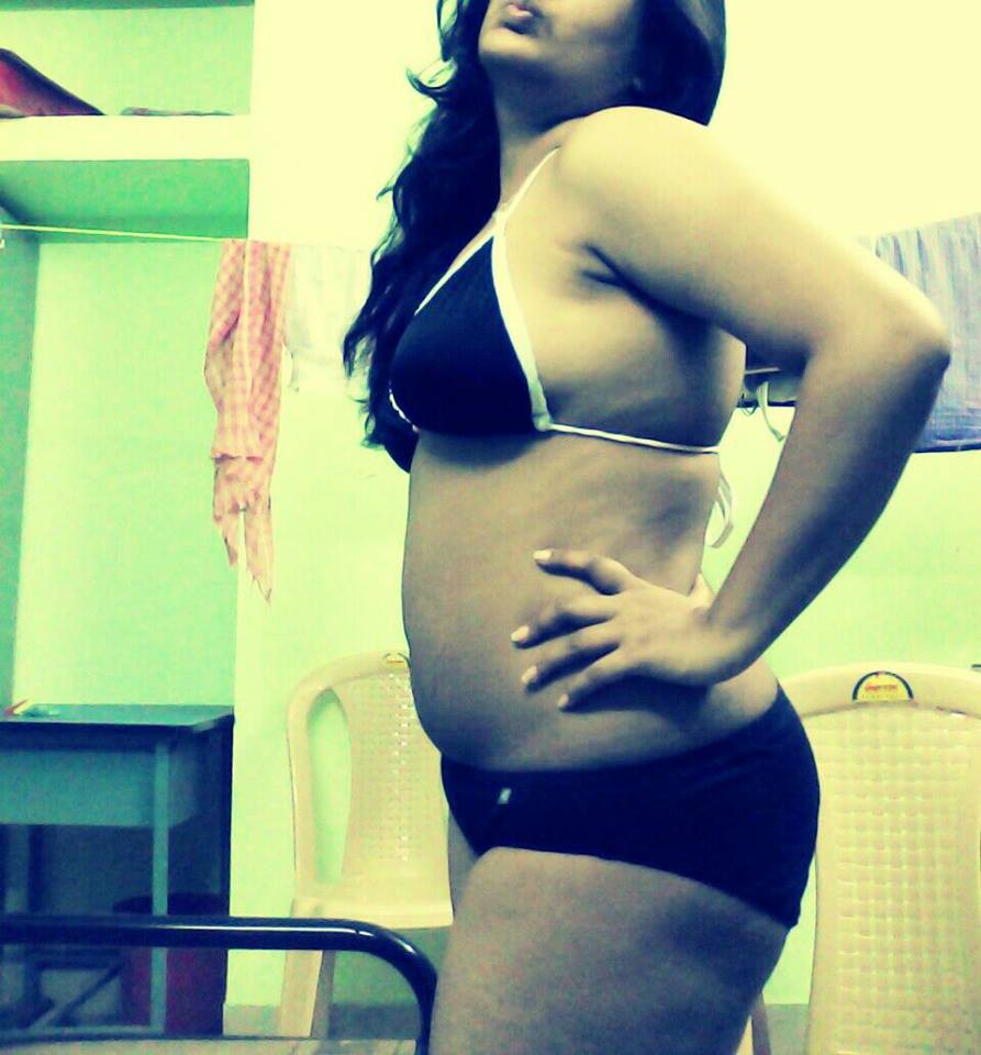 Desi nude pics of an NRI girl Arpita seducing with her big boobs 20