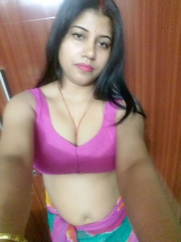 Desi nude pics of naughty bhabhis having fun with their husband’s 4