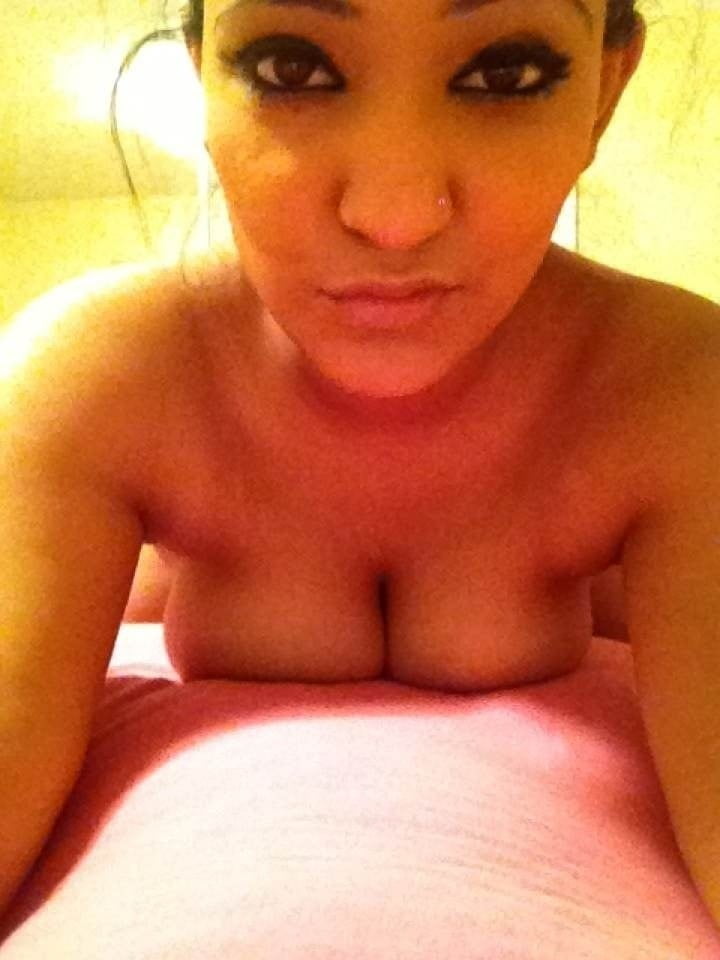 Desi slut showing tits and pussy 6