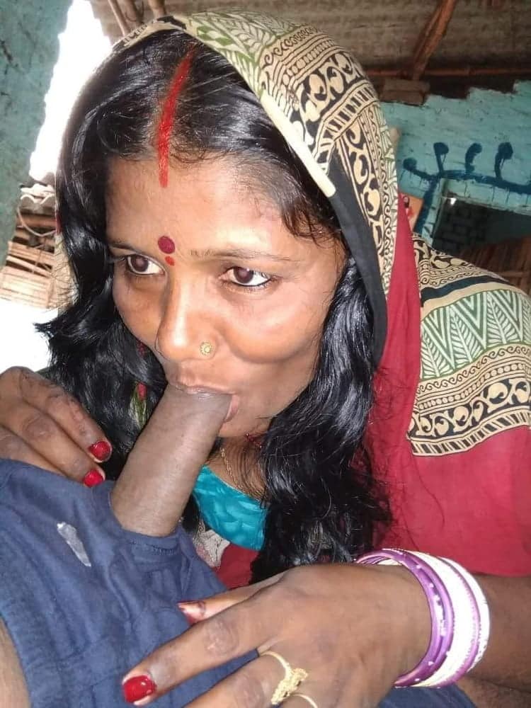 Desi wife blowjob pics shared online 1