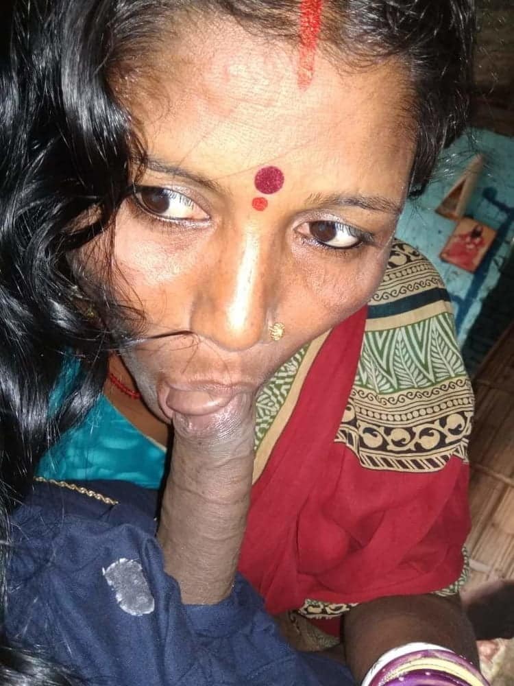 Desi wife blowjob pics shared online 3