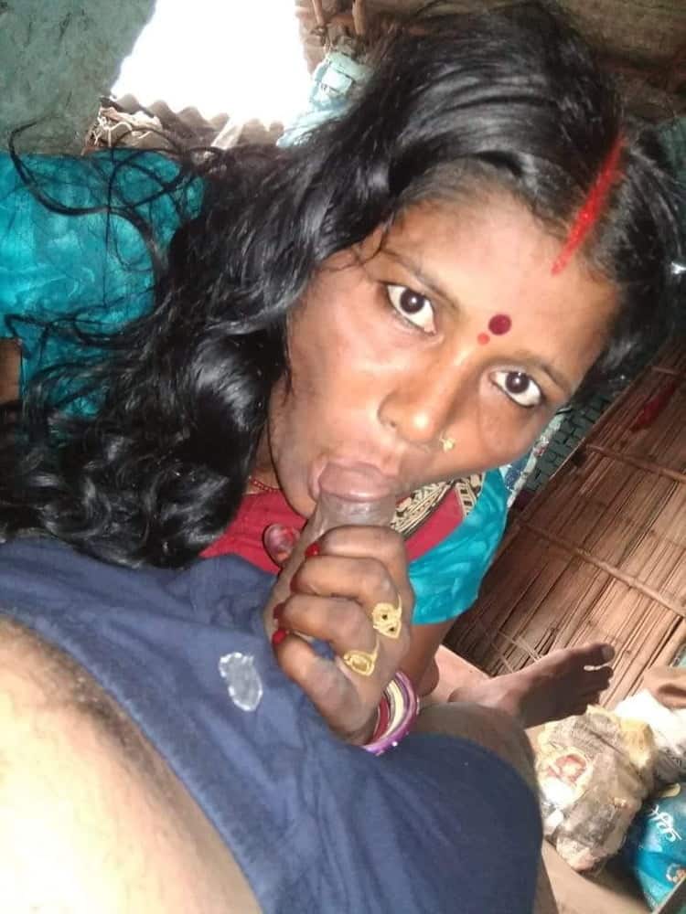 Desi wife blowjob pics shared online 4