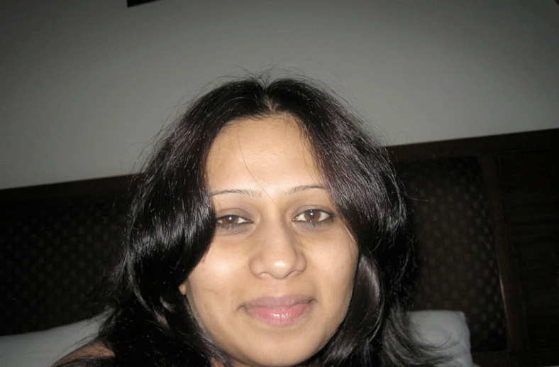Desi wife daring nude act show in a hotel room 2
