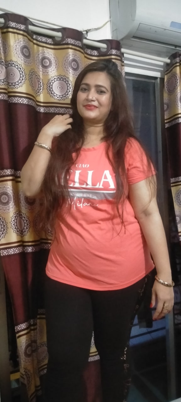 Desi wife huge boobs and puffy pussy exposing 2