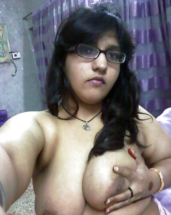 Desi wife nude pics trending online in recent times 10