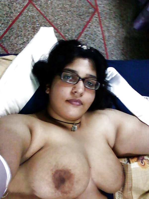 Desi wife nude pics trending online in recent times 2