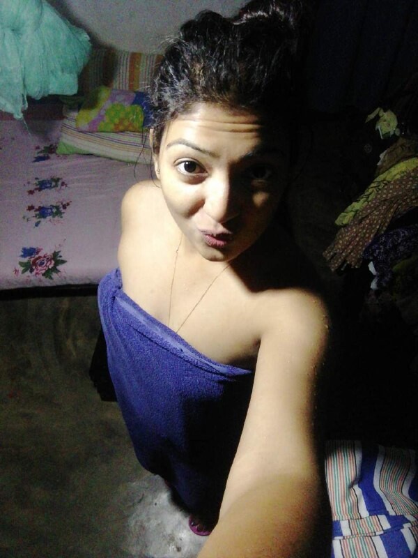 Desi wife showing boobs photos for ex-lover 3