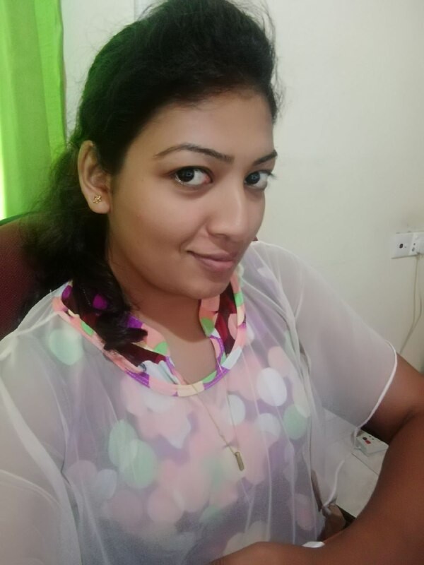 Desi wife showing boobs photos for ex-lover 4