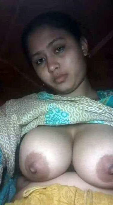 Desi wife showing her big boobs and wet hairy pussy 1