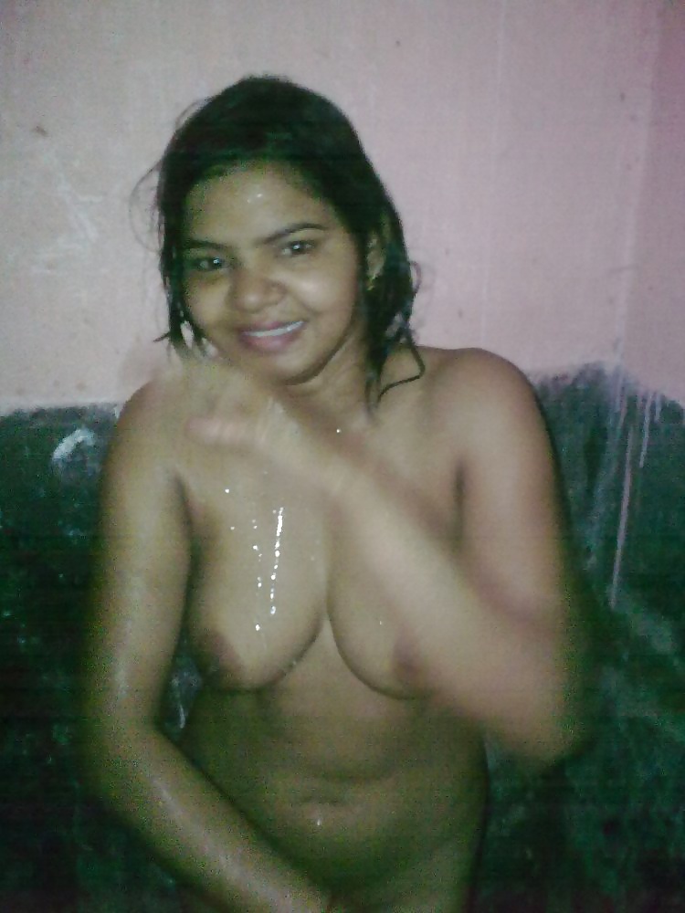 Desi XXX sex pics of a gorgeous Indian girl 4