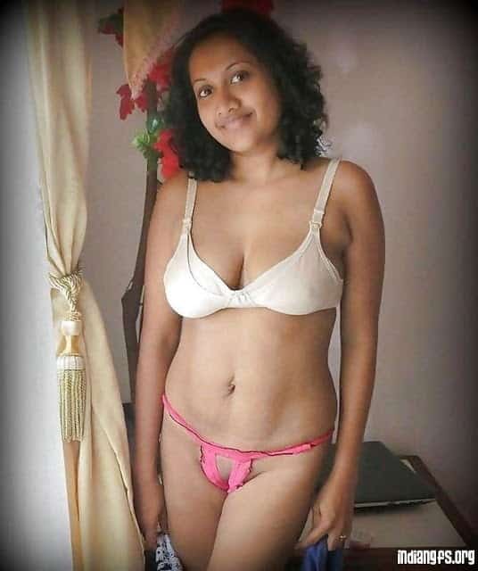 Dhaka college girl nude pics goes viral in Indian porn sites 5