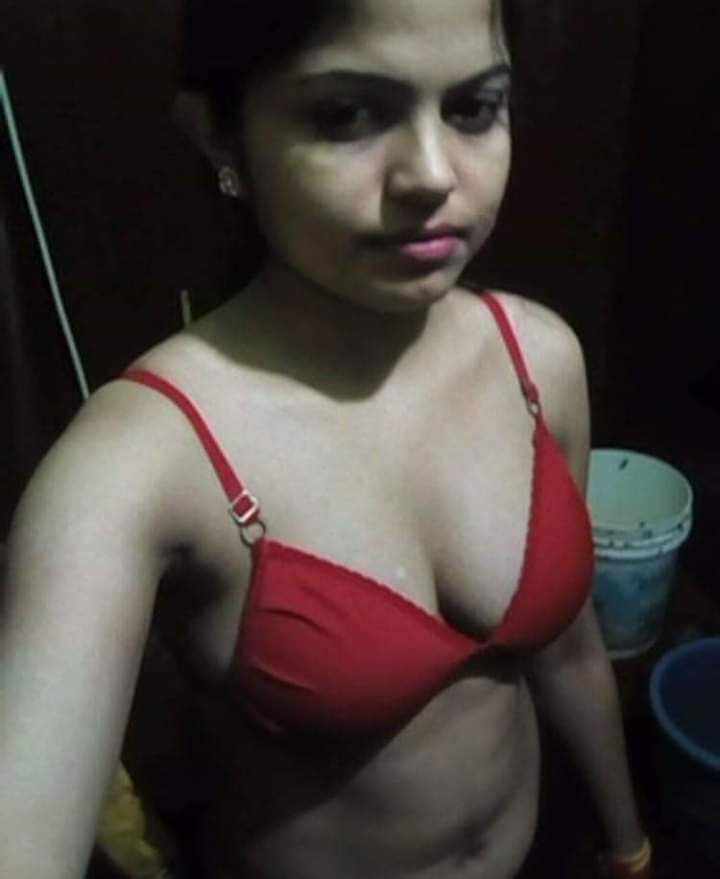 Download for free – sexy Bhabhi nude pics 4
