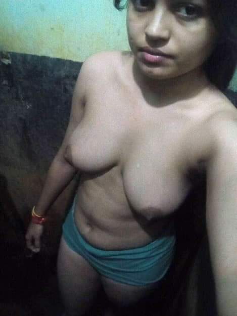 Download for free – sexy Bhabhi nude pics 5