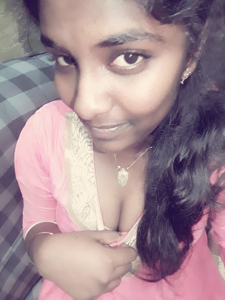 Dusky Tamil girl nude selfie pics 5