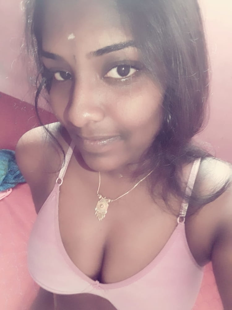 Dusky Tamil girl nude selfie pics 7