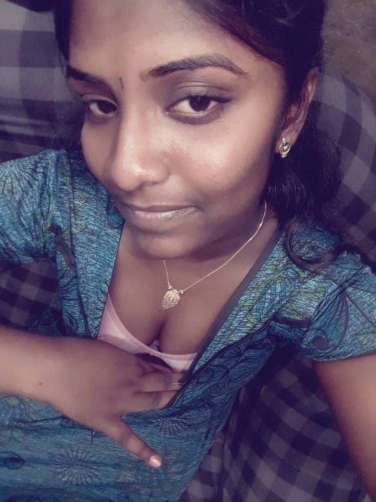 Dusky Tamil girl nude selfie pics 8
