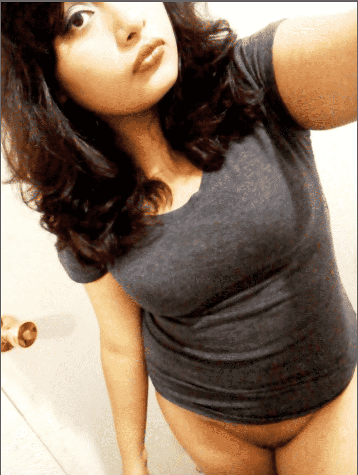 Enjoy shagging your dick on seeing sexy Desi girl pics 5